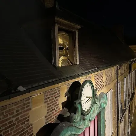 Superbe T2 A 200M De La Place Ducale Charleville-Mézières Buitenkant foto